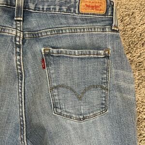 Levi’s 552 Mid Rise Straight Size 8 Short Women's Distressed Classis